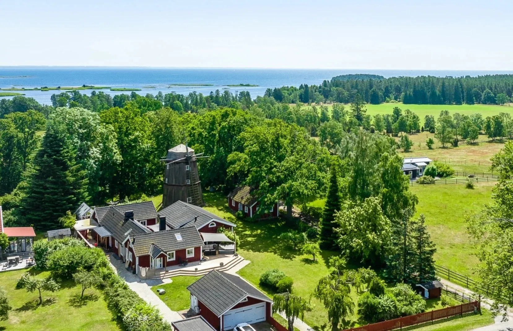 Villa Kvarnbacken Ferienhaus mit Pool